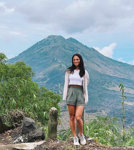 Brigit Sinaga modèle de sexe images