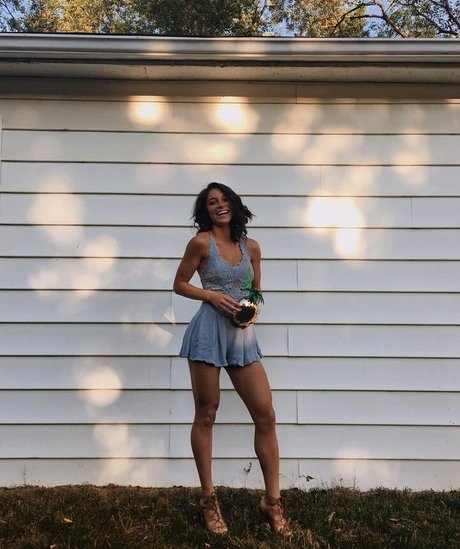 Brigit Sinaga modèle de haute qualité images