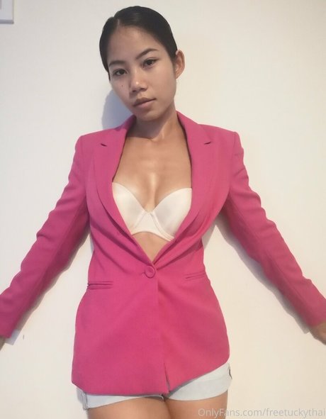 freetuckythai star naked pictures
