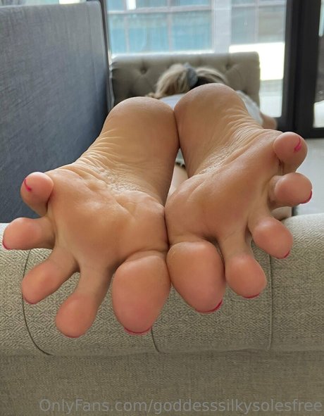 goddesssilkysolesfree modèle artistique archive