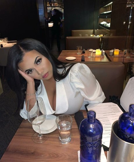 thelailalove hermosa estrella galería