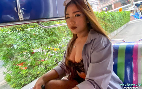 TukTuk Patrol estrella porno desnuda imagen