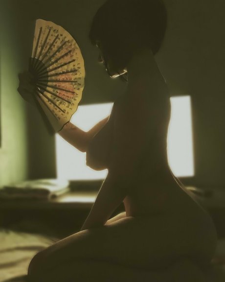 lucymeowt erotic pornstar pic