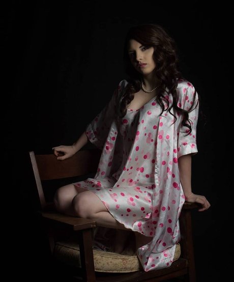 Chelsie Deville model best archive