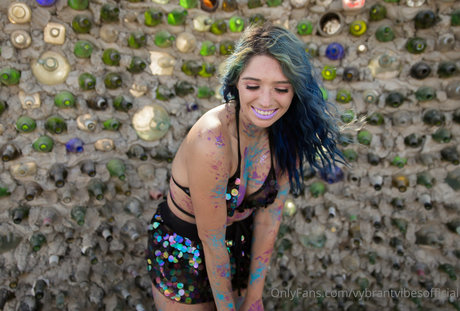 vybrantvibesofficial model sex photos