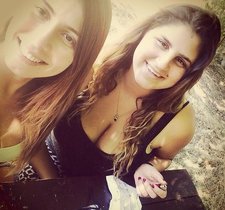 Coral Hagag modèle de sexe galerie