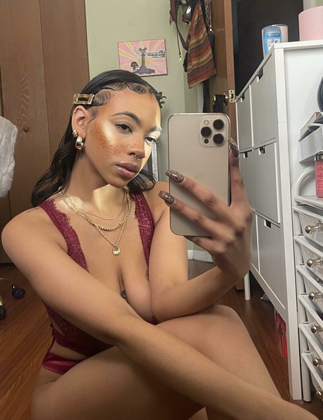 Sydney Celeste joli modèle galeries