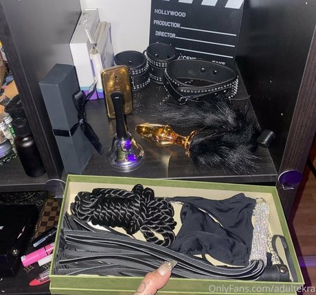 adultekra modelo caliente foto