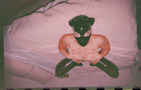 littlelatexprincess modèle sympa image