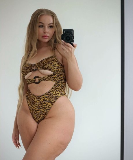 Emma Haggstrom actrice sexy collection