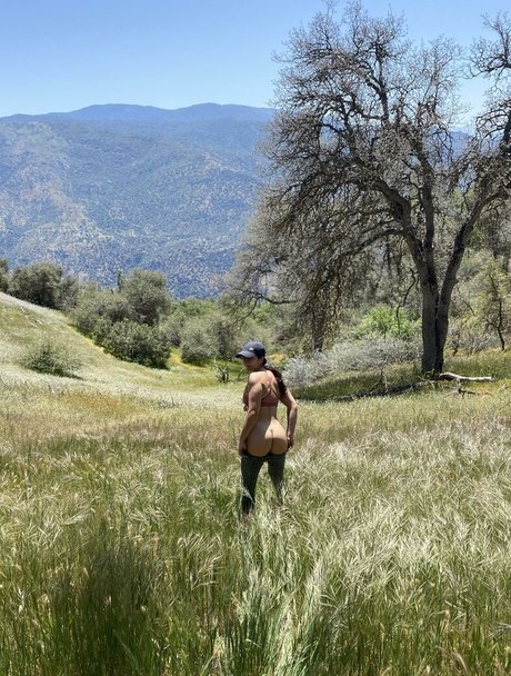 Mia Mae modelo de arte foto