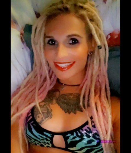 Hottrayne modelo desnudos fotos