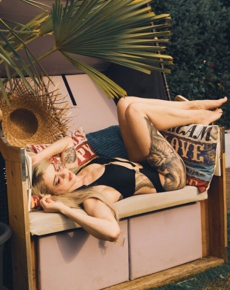 Farbenfuchs nus star du porno images