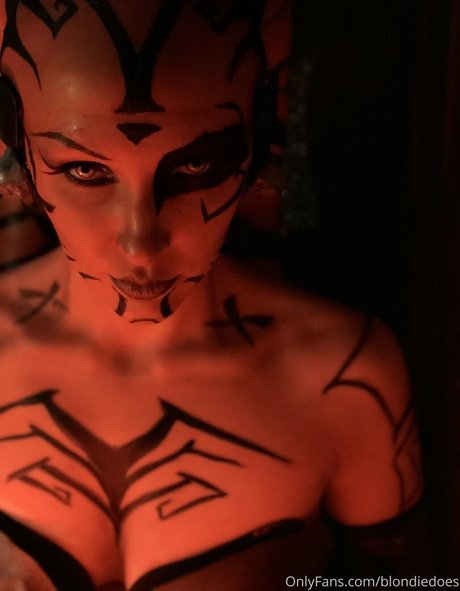 blondiedoes modelo caliente galerías