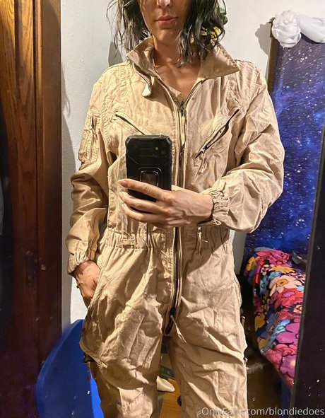 blondiedoes modelo galería