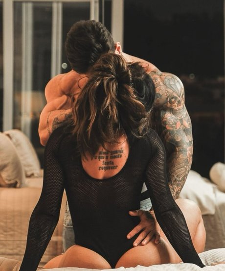 Juliana Salimeni modelo caliente galería