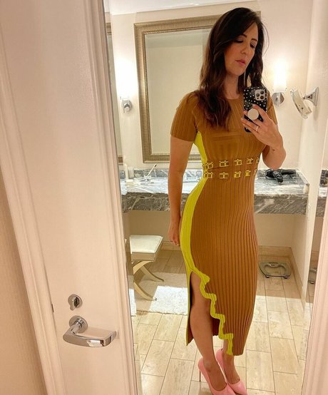 D Arcy Carden estrella erótica archivo