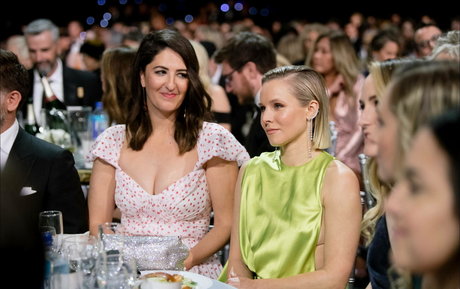 D Arcy Carden estrella desnuda foto