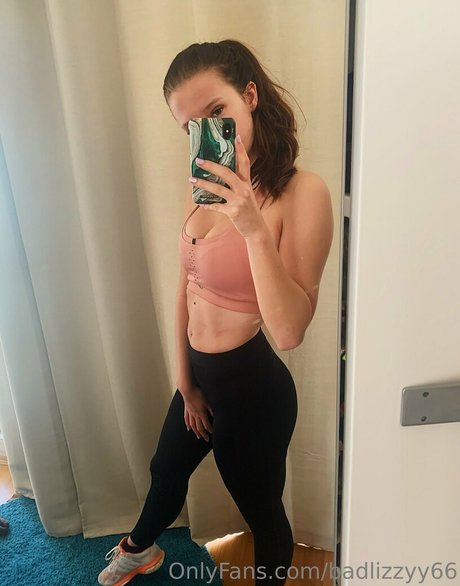 badlizzyy66 buena estrella porno foto