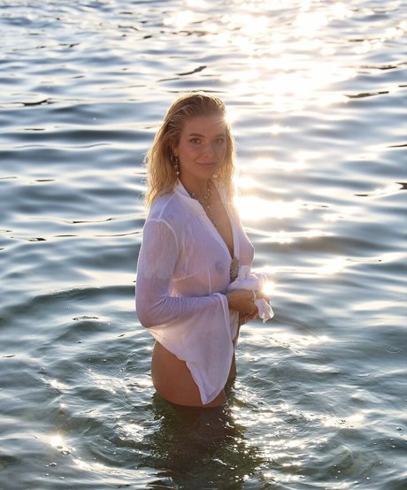 Lola Weippert nudes actress gallery