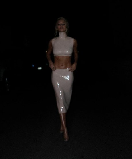 Julia Schlaepfer sexo modelo galería