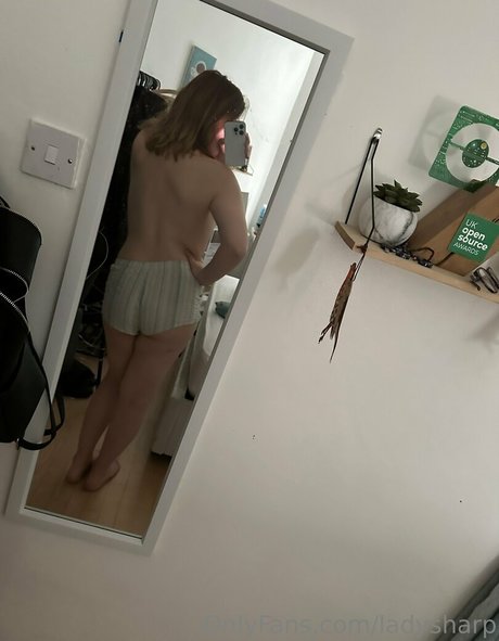 ladysharp nude model photo