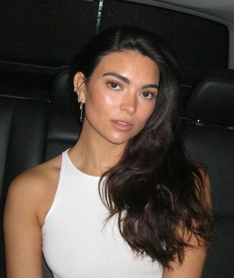 Kyra Santoro estrella porno gratis foto