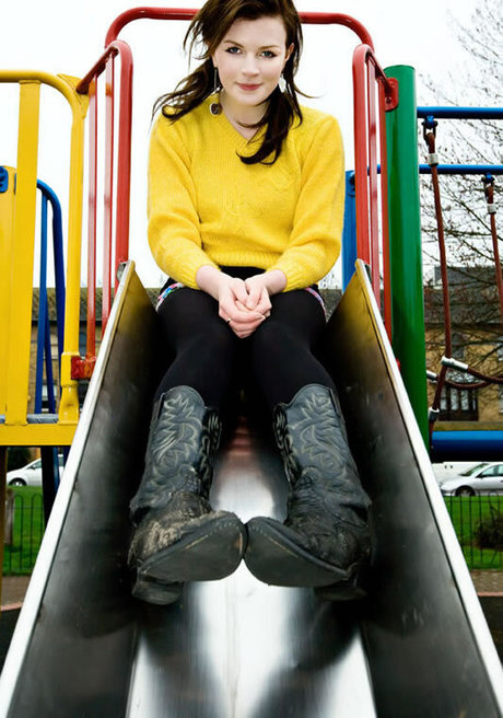 Aisling Bea model adult photos