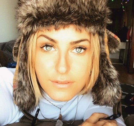 Scout Taylor Compton jolie star du porno image