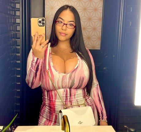 Jaki Oppai desnudos de estrellas porno fotos