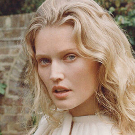 Toni Garrn estrella pornografica foto