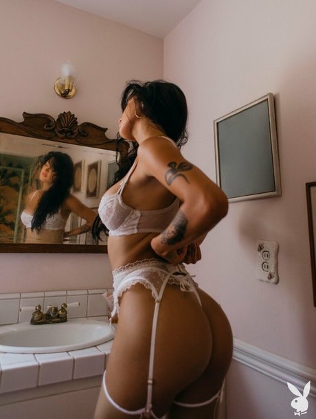 Riley Riviera modelo de alta definición galería