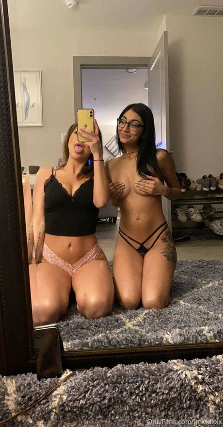 Jenelle Mathew sexo modelo imágenes