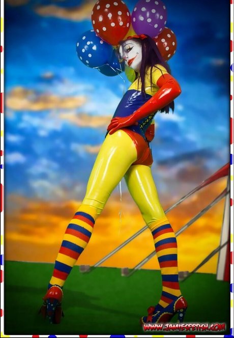 Jamie French actrice libre img