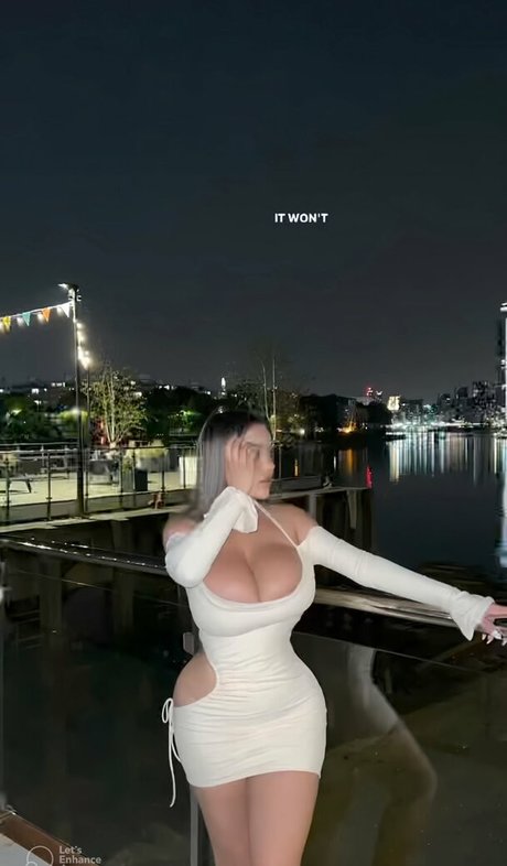 Karina Grinberryall estrella porno atractiva imagen