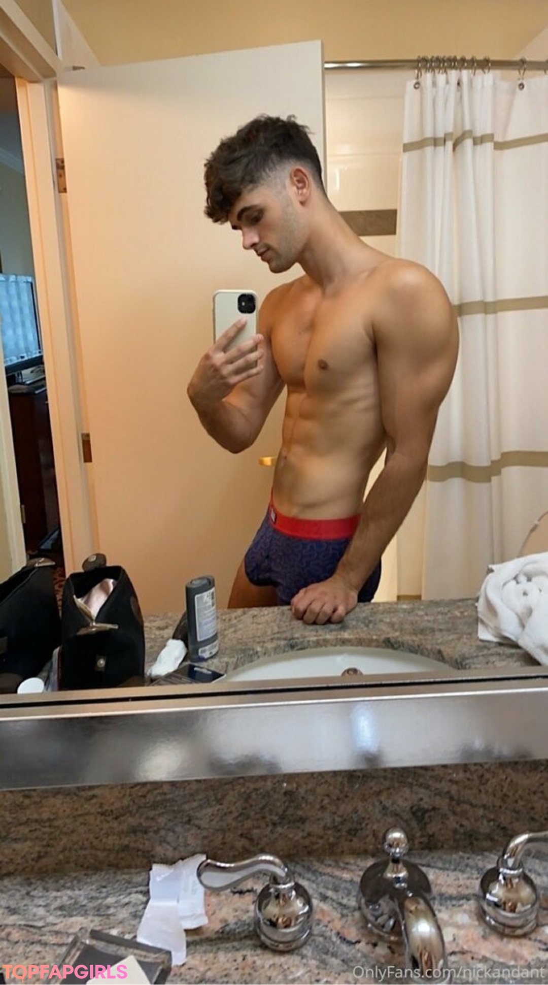 nickandant actrice nue photo