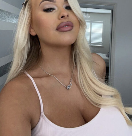 Shauni Scanlan nude pornstar pics