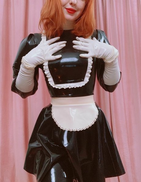 Lilslvkitten modèle des photos