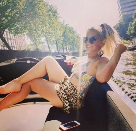 Sensi Lowe star exclusive image