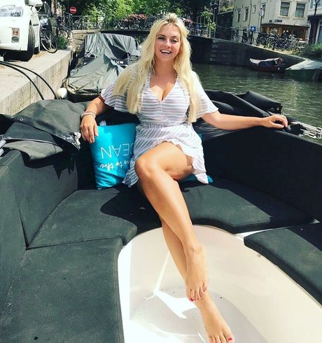 Sensi Lowe modèle adulte galeries