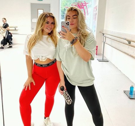 Sensi Lowe modèle parfait des photos