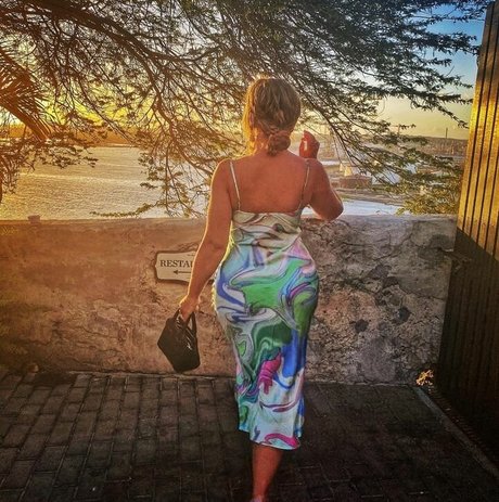 Sensi Lowe modèle porno archive