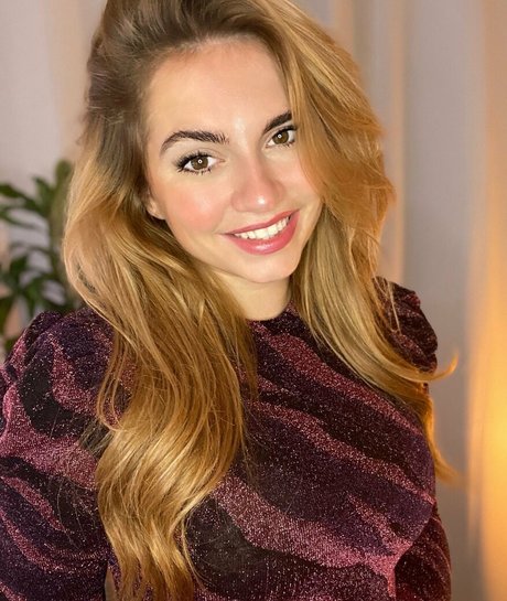 Sensi Lowe estrella porno desnuda recopilación