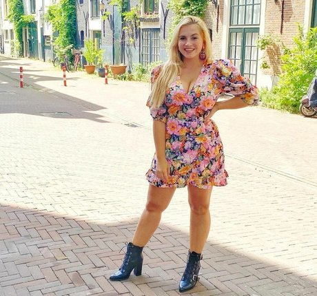 Sensi Lowe estrella adulta galerías