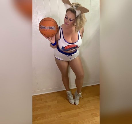 BlondiePomie modelo hermosa foto