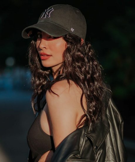 Elwa Saleh actriz porno imagen