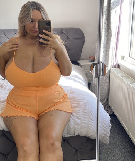 bustyholly modelo agradable imagen