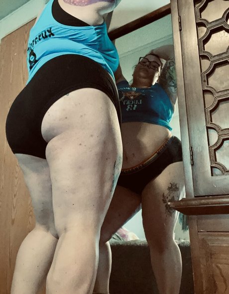 hela stoned bbw actrice exclusive archive