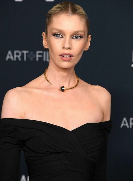 Stella Maxwell modèle chaud img