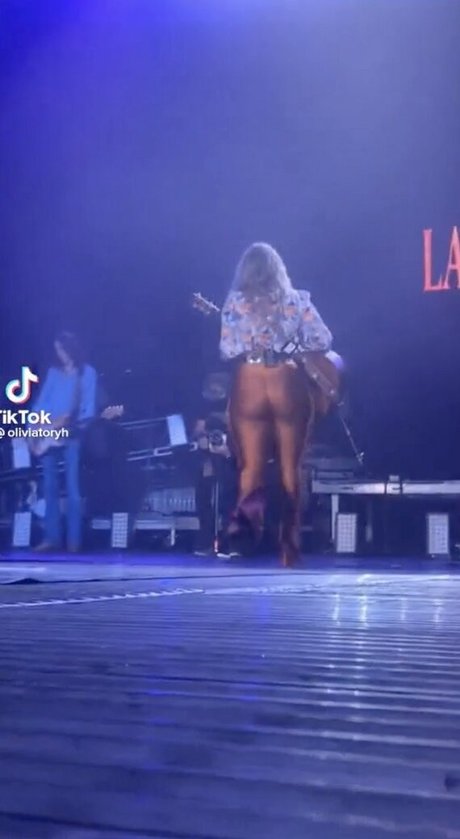 Lainey Wilson nude actress picture